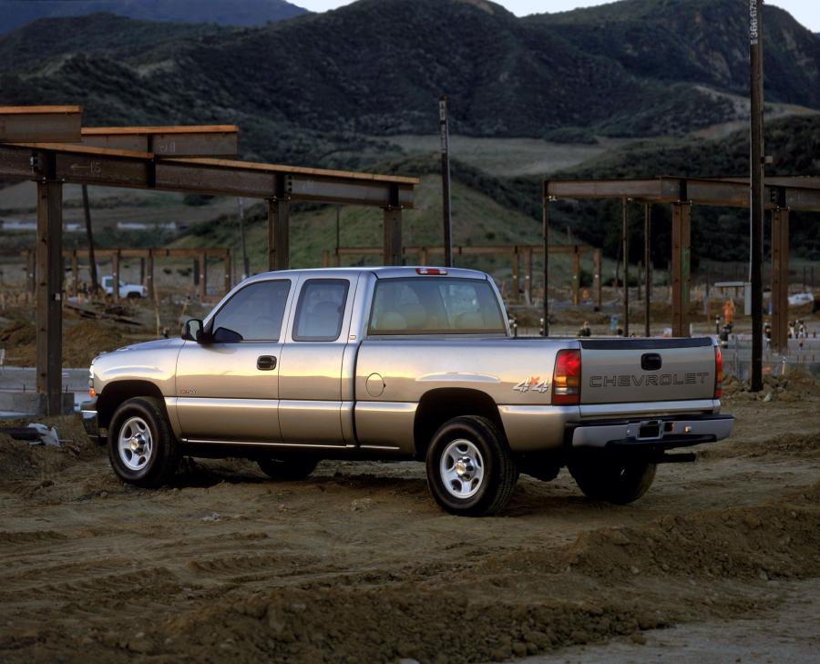  Chevrolet Silverado 1999 года  (фото 2 из 61)